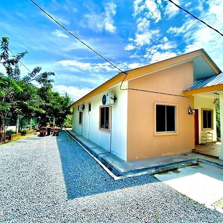 Raees Homestay Kampong Tanjong Minyak ภายนอก รูปภาพ
