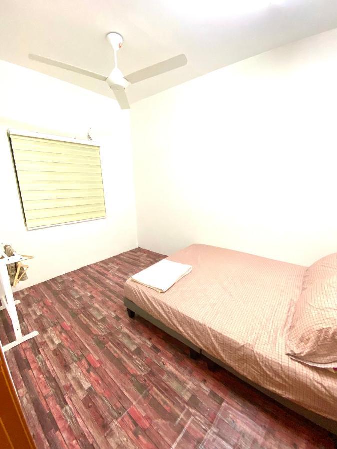 Raees Homestay Kampong Tanjong Minyak ภายนอก รูปภาพ