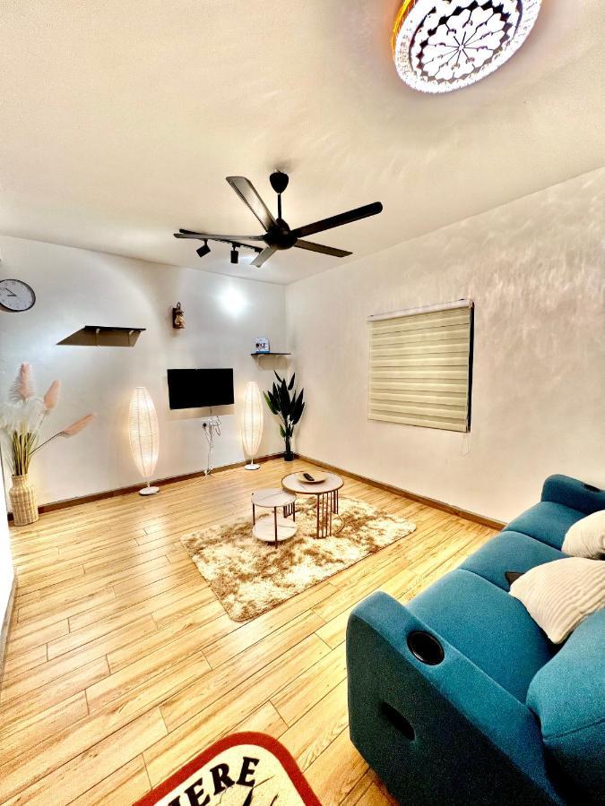 Raees Homestay Kampong Tanjong Minyak ภายนอก รูปภาพ